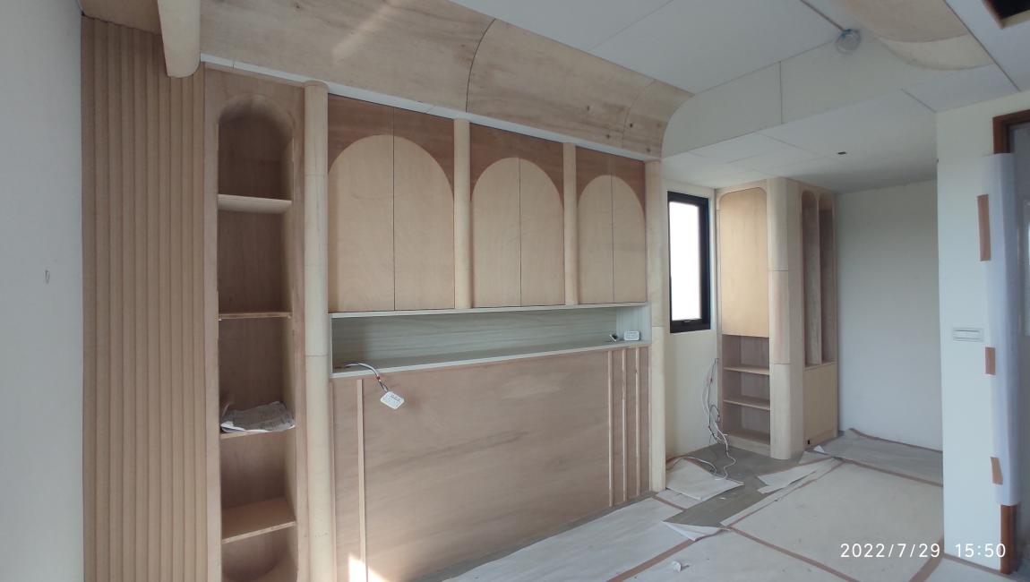 系統櫃結合木作門片